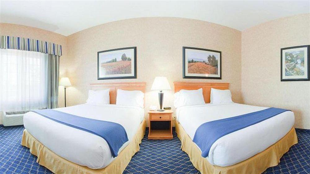 Holiday Inn Express & Suites Cheney By Ihg Exterior foto