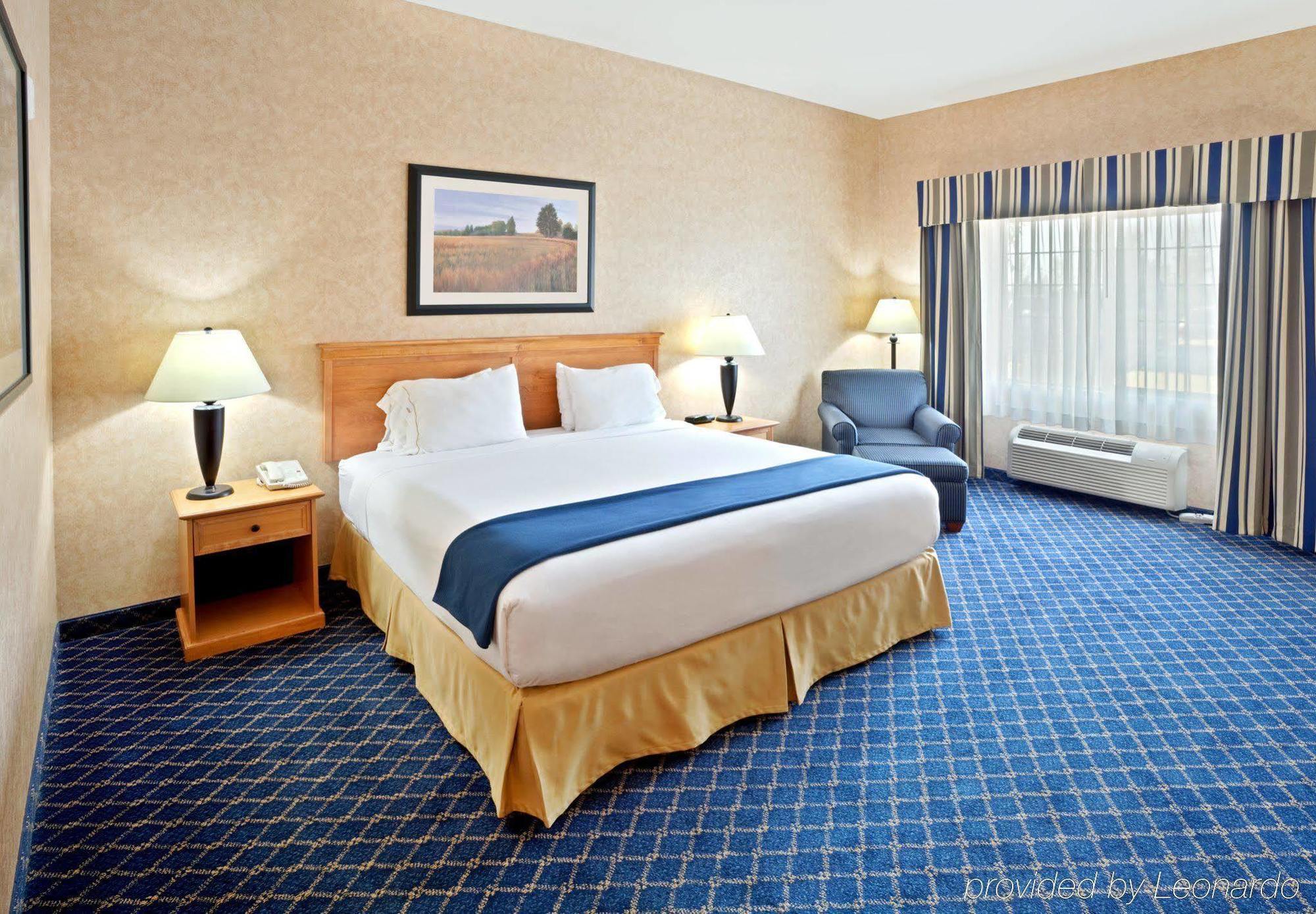 Holiday Inn Express & Suites Cheney By Ihg Exterior foto